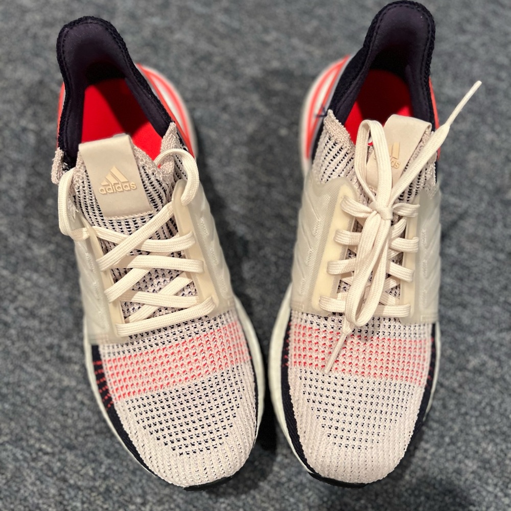Brand new adidas bounce sneakers!!!